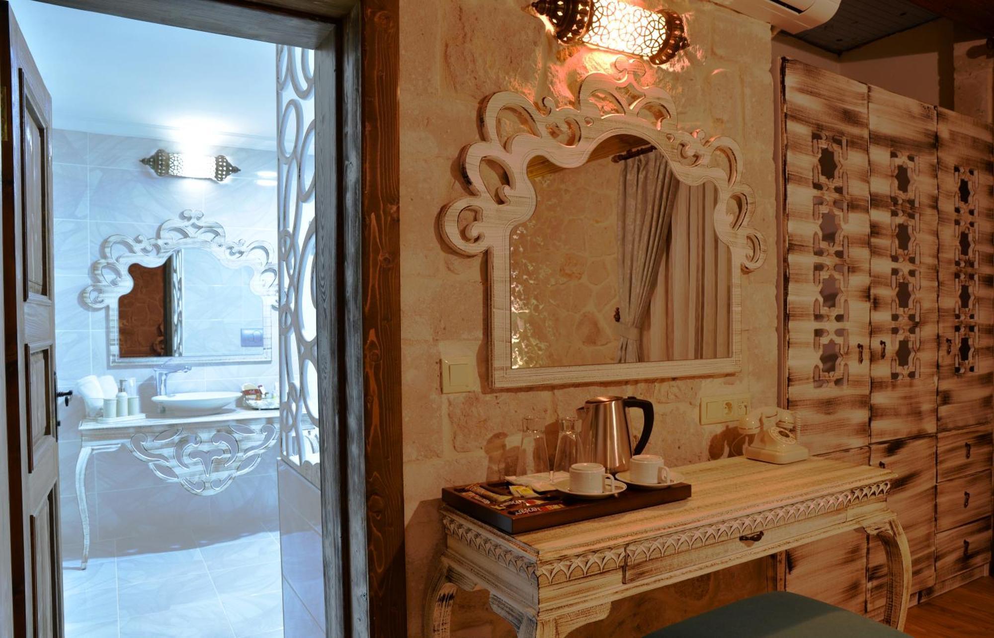 Elevres Stone House Hotel Юргюп Екстериор снимка