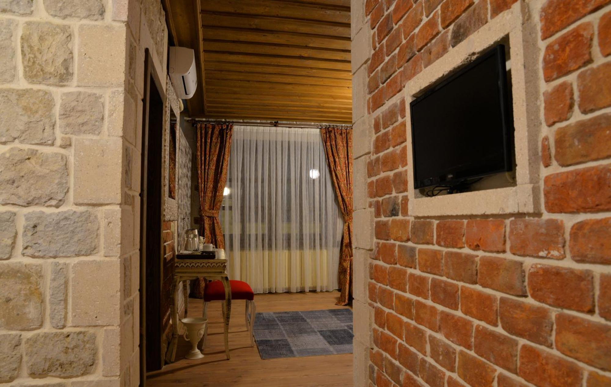 Elevres Stone House Hotel Юргюп Екстериор снимка