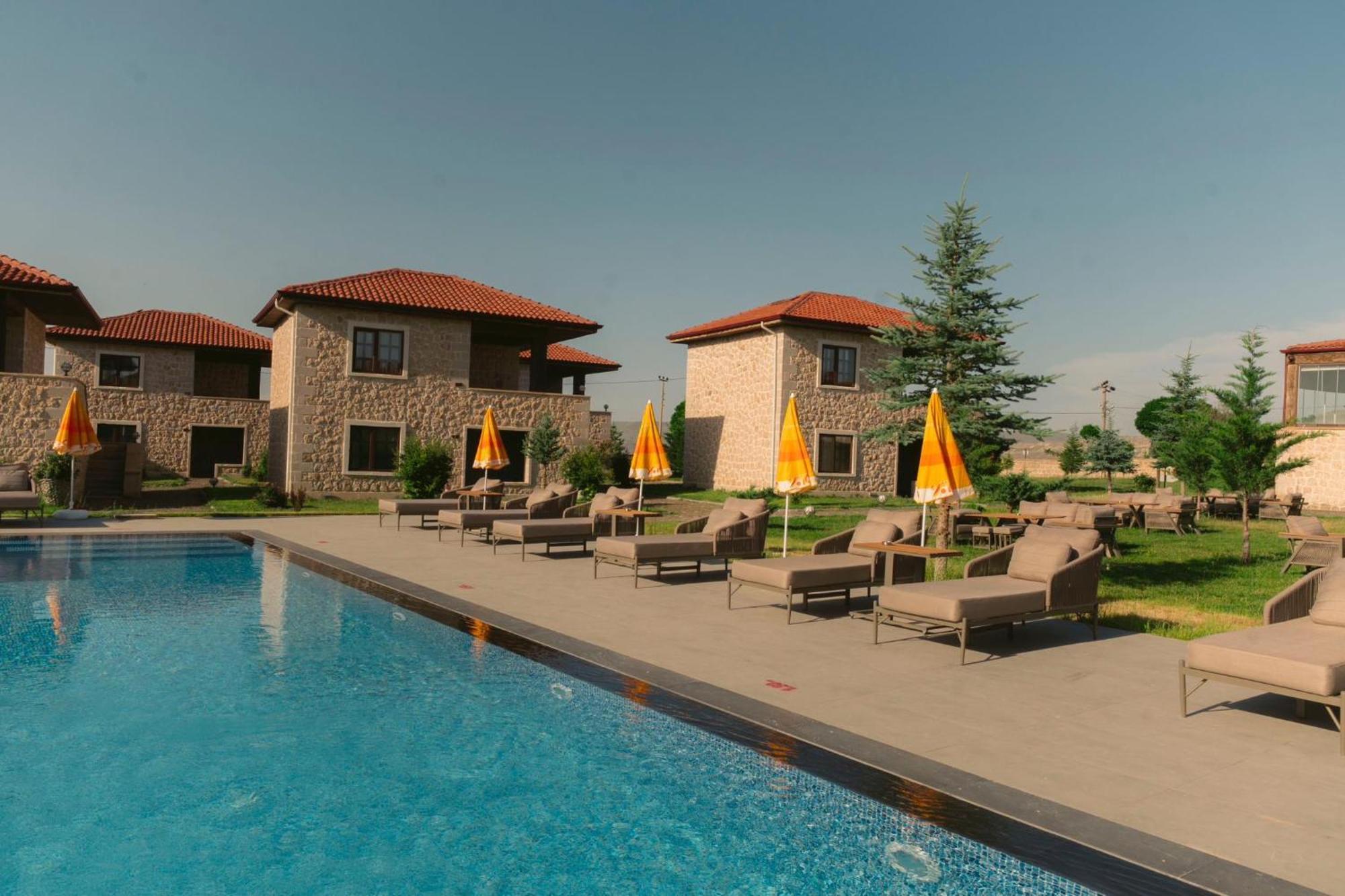 Elevres Stone House Hotel Юргюп Екстериор снимка